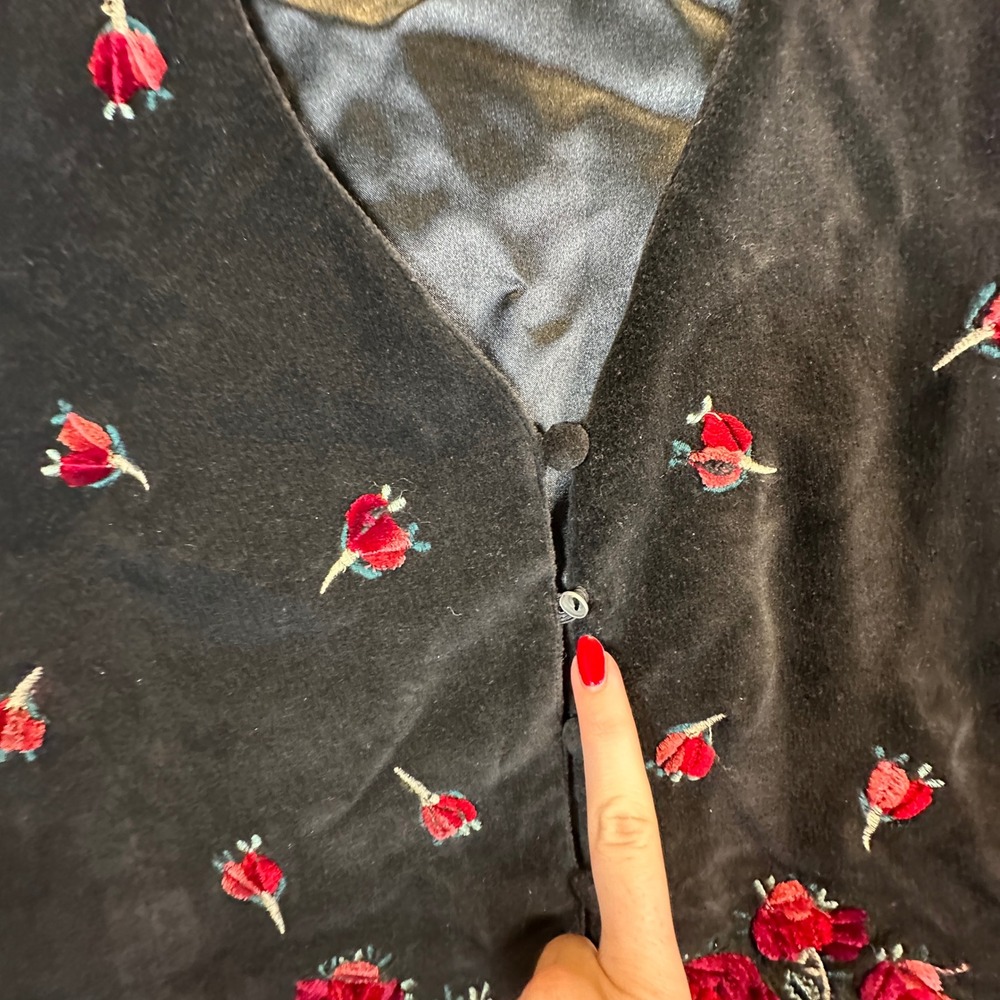 TanTrums Vintage Black Velvet Floral Embroidered Vest Red Rose Large - Picture 9 of 9